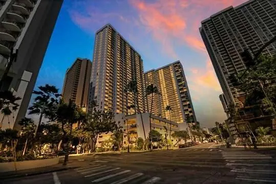 Spacious 14Th Floor Corner Suite, Partial Diamond Head And Ocean Views With Free Parking! Honolulu Apartment