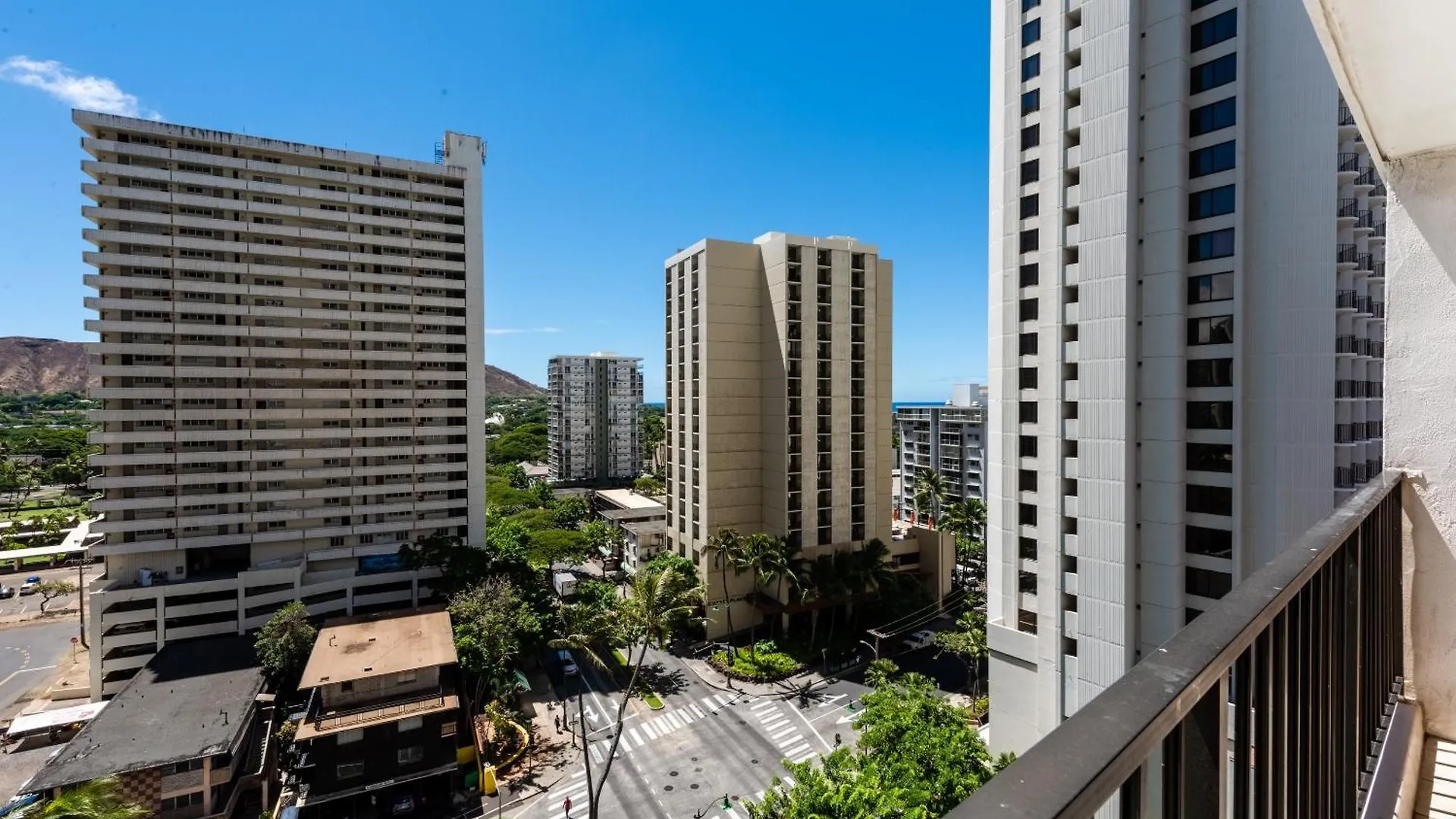 Apartment Spacious 14Th Floor Corner Suite, Partial Diamond Head And Ocean Views With Free Parking! Honolulu