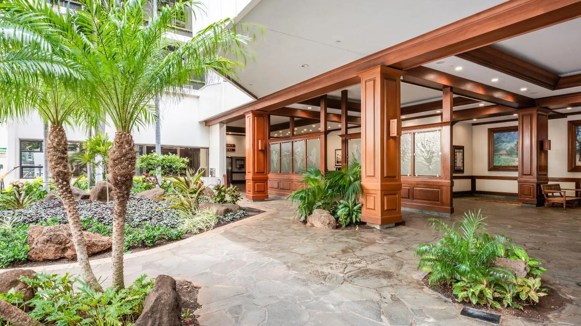 Spacious 14Th Floor Corner Suite, Partial Diamond Head And Ocean Views With Free Parking! Honolulu