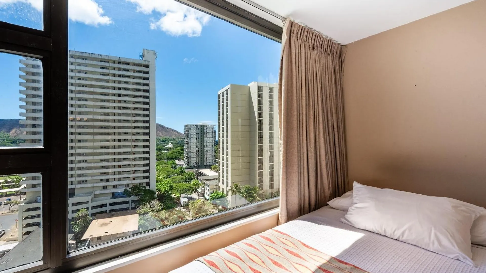 Spacious 14Th Floor Corner Suite, Partial Diamond Head And Ocean Views With Free Parking! Honolulu 0*,