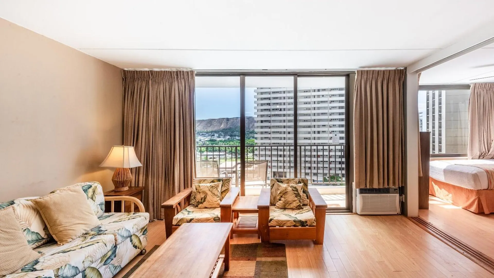 Spacious 14Th Floor Corner Suite, Partial Diamond Head And Ocean Views With Free Parking! Honolulu
