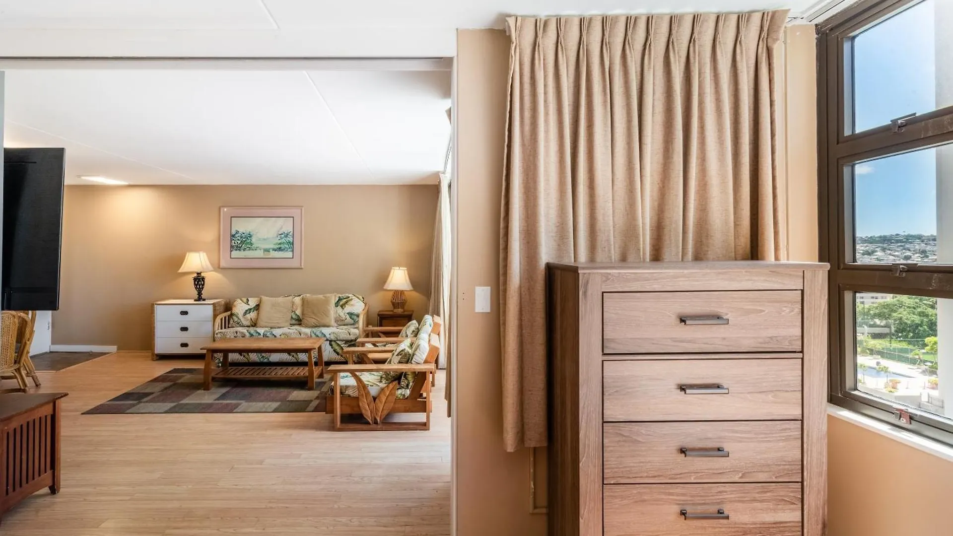 Spacious 14Th Floor Corner Suite, Partial Diamond Head And Ocean Views With Free Parking! Honolulu