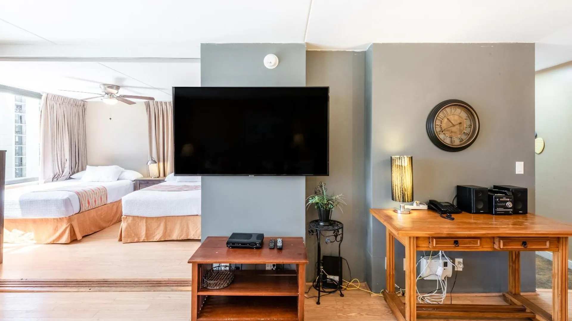 Apartment Spacious 14Th Floor Corner Suite, Partial Diamond Head And Ocean Views With Free Parking! Honolulu