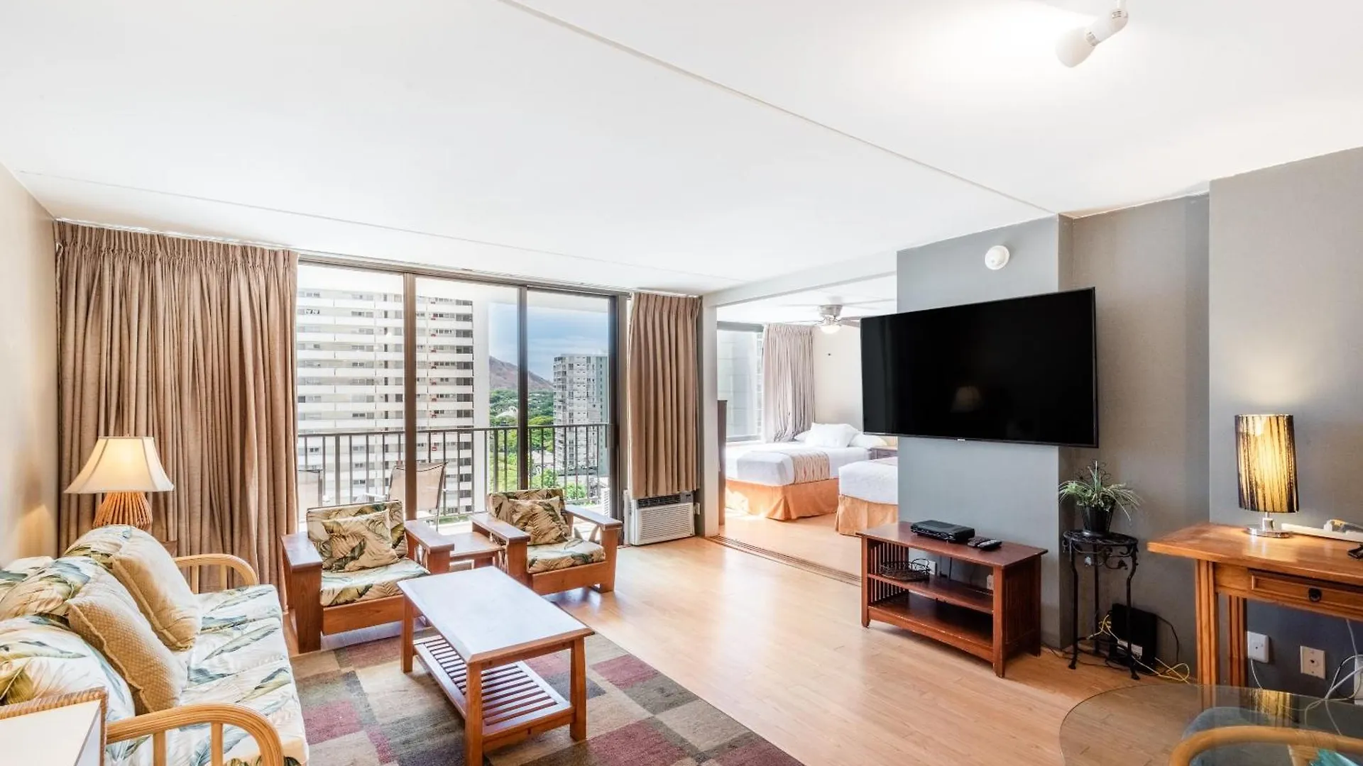 Spacious 14Th Floor Corner Suite, Partial Diamond Head And Ocean Views With Free Parking! Honolulu 0*,