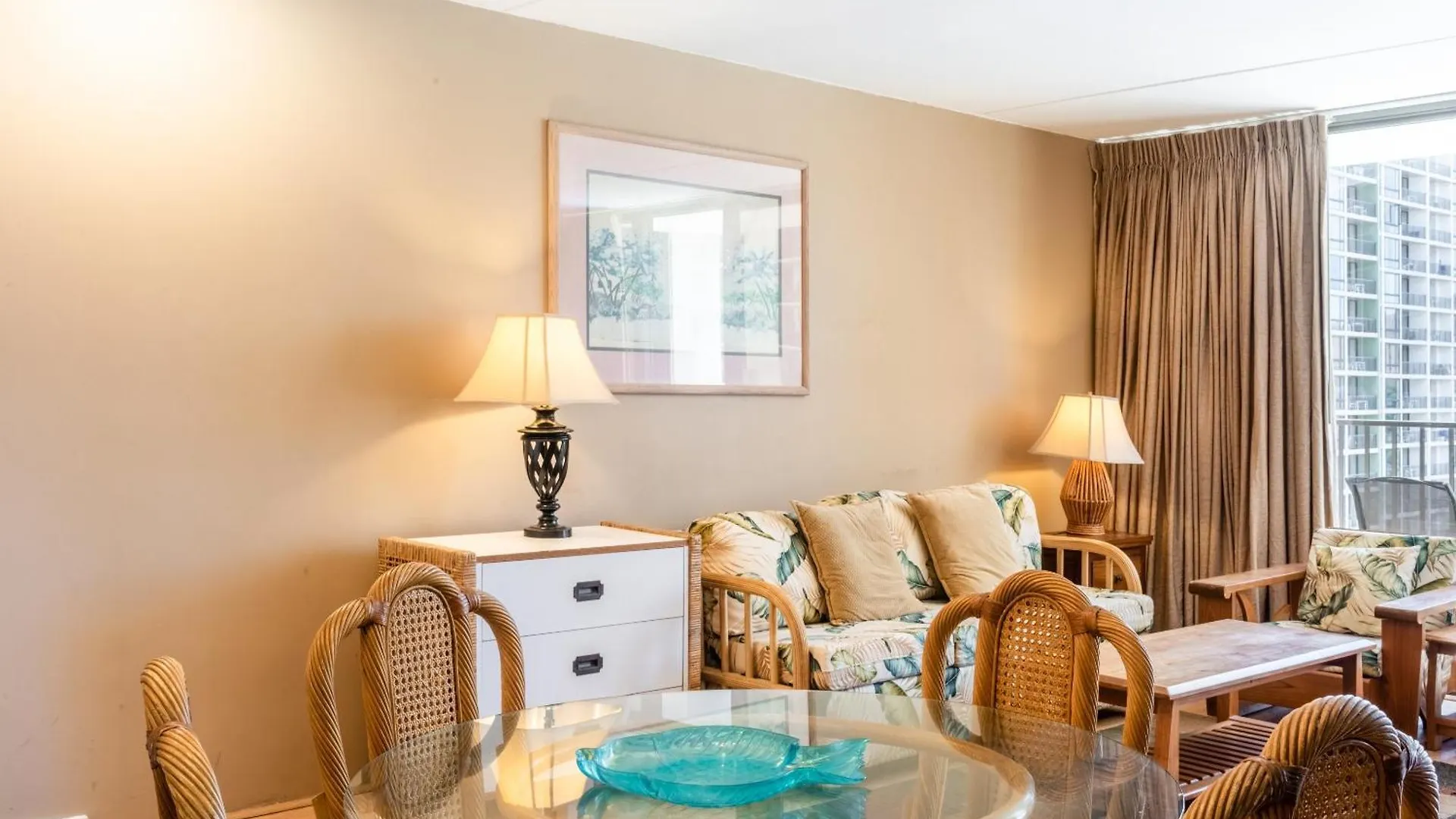 Apartment Spacious 14Th Floor Corner Suite, Partial Diamond Head And Ocean Views With Free Parking! Honolulu