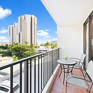 Apartment Cozy Waikiki Getaway, Stroll To With Free Parking, Honolulu